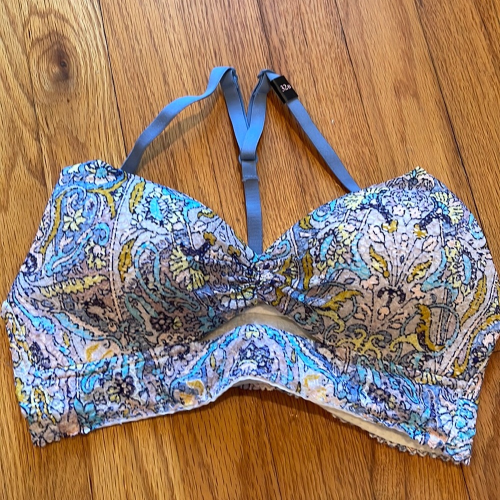Victoria Secreté bralette - lace flower pattern. Padded